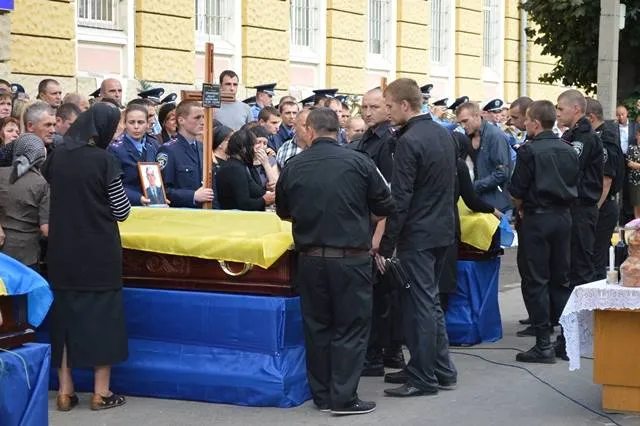 В Івано-Франківську попрощалися з трьома бійцями батальйону «Івано-Франківськ» (Фоторепортаж) — фото 5