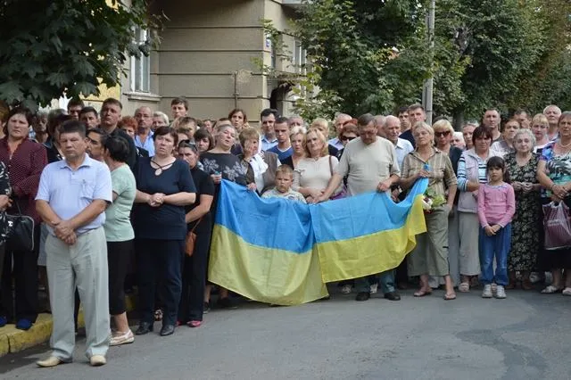 В Івано-Франківську попрощалися з трьома бійцями батальйону «Івано-Франківськ» (Фоторепортаж) — фото 9