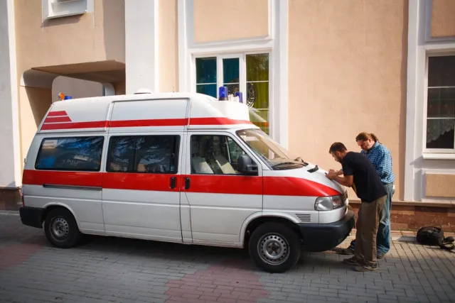 Уродженець Росії та мешканець Казахстану, привіз авто для АТО і допомогу переселенцям зі Сходу (Фоторепортаж) — фото 1