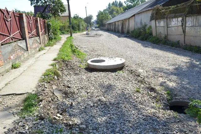 Ремонт доріг перетворюється на посміховисько (Фото) — фото 4