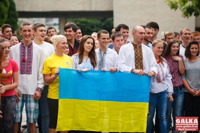 Ректор Прикарпатського прийняв виклик флешмобу Ice Bucket Challenge, та залучив до акції студентів (Фоторепортаж) — фото 2