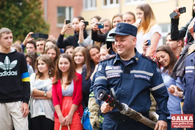 Ректор Прикарпатського прийняв виклик флешмобу Ice Bucket Challenge, та залучив до акції студентів (Фоторепортаж) — фото 3