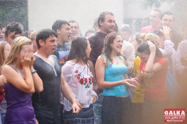 Ректор Прикарпатського прийняв виклик флешмобу Ice Bucket Challenge, та залучив до акції студентів (Фоторепортаж) — фото 6