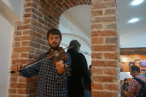 В Івано-Франківську відкрито виставку Юрія Боринця «Ліза і МонГол» (Фоторепортаж) — фото 2