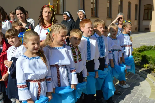 В Івано-Франківську урочисто відкрили відремонтовану Католицьку школу (Фоторепортаж) — фото 3