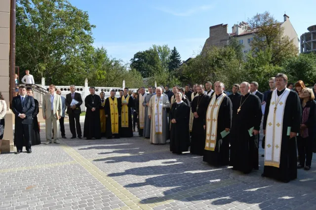 В Івано-Франківську урочисто відкрили відремонтовану Католицьку школу (Фоторепортаж) — фото 4