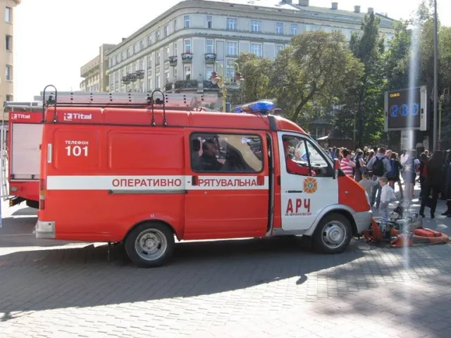 У центрі Івано-Франківська діти вдягаються у водолазні костюми та спецодяг пожежників (Фоторепортаж) + (Відео) — фото 7