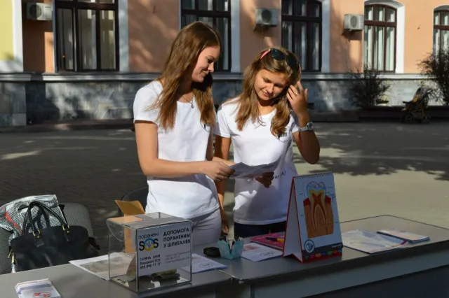 Студенти-стоматологи провели акцію «Усмішка» (Фоторепортаж) — фото 3