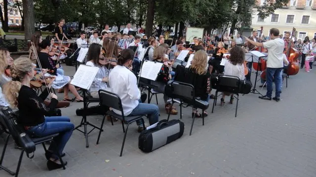 Мешканці Івано-Франківська долучилися до вічної класики (Фото) — фото 1