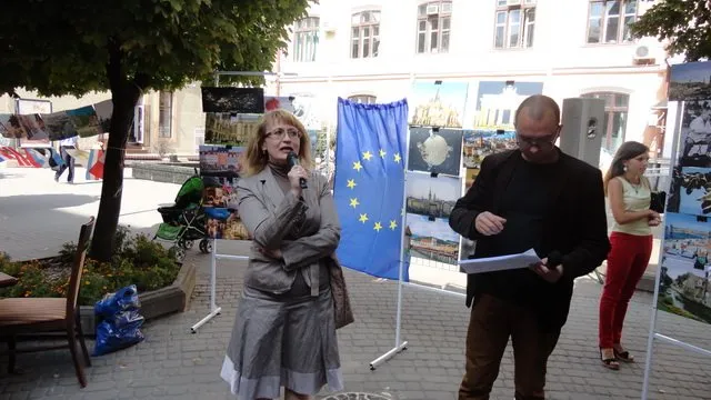 В Івано-Франківську відбулася вулична фотовиставка «Пізнай миттєвості твоєї Європи» (Фоторепортаж) — фото 9