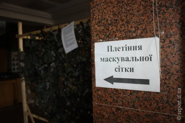 Франківці щодня приносять у Білий дім допомогу бійцям АТО (Фоторепортаж) — фото 2