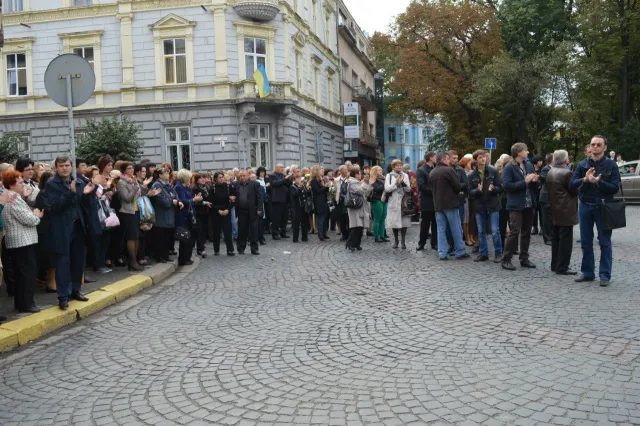 В Івано-Франківську попрощалися із заслуженим артистом України Олегом Ґеретою (Фоторепортаж) — фото 3