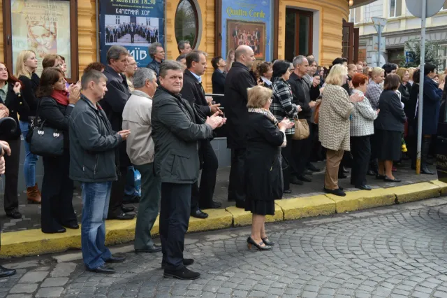 В Івано-Франківську попрощалися із заслуженим артистом України Олегом Ґеретою (Фоторепортаж) — фото 6