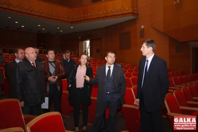 Олександр Сич ознайомився з ходом реконструкції облмуздрамтеатру імені Івана Франка (Фоторепортаж) — фото 1