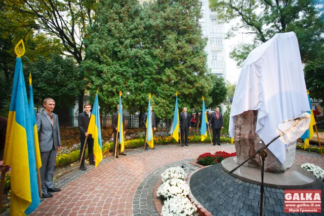 В Івано-Франківську встановили обеліск пам’яті Героя Небесної сотні Романа Гурика (Фоторепортаж) — фото 1