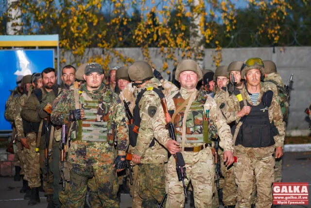 В Івано-Франківську урочисто зустріли бійців батальйону «КРУК» (Фоторепортаж) + (Відео) — фото 3