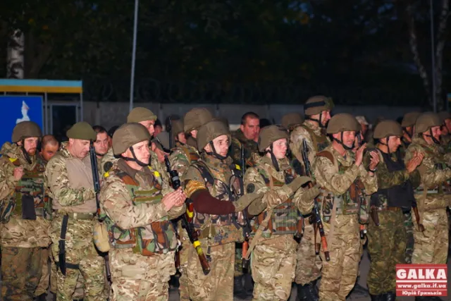 В Івано-Франківську урочисто зустріли бійців батальйону «КРУК» (Фоторепортаж) + (Відео) — фото 5