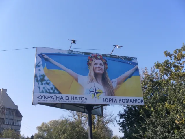 «Опора» зафіксувала в Івано-Франківську порушення правил ведення агітації (Фоторепортаж) — фото 4