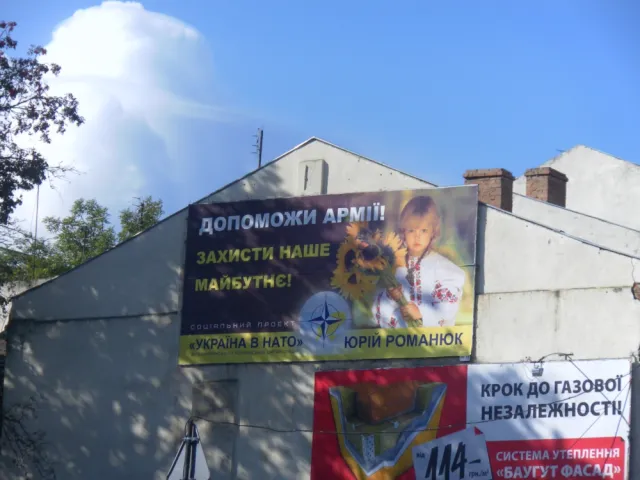 «Опора» зафіксувала в Івано-Франківську порушення правил ведення агітації (Фоторепортаж) — фото 5