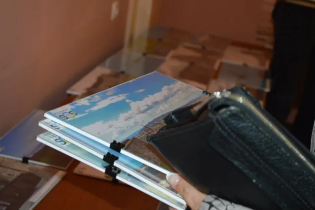 Щоб допомогти дітям військових, в Івано-Франківську продавали фотографії (Фоторепортаж) — фото 3