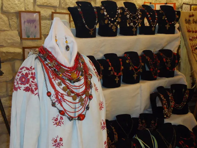 В фортечній галереї «Бастіон» влаштували ярмарку-продаж виробів ручної роботи (Фоторепортаж) — фото 3