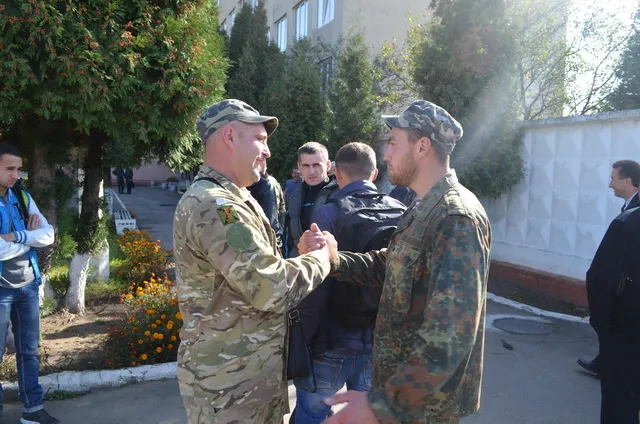 180 військовослужбовців 5-го батальйону відбули в Закарпаття (Фото) — фото 1