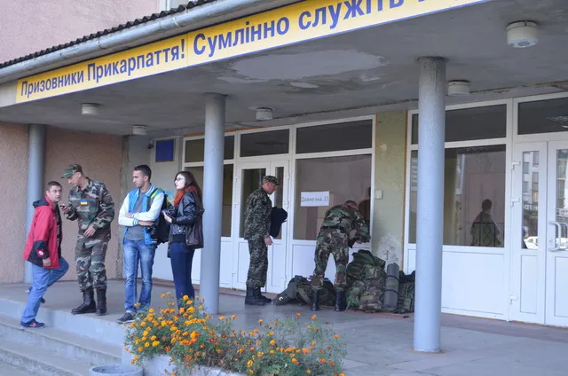 180 військовослужбовців 5-го батальйону відбули в Закарпаття (Фото) — фото 3