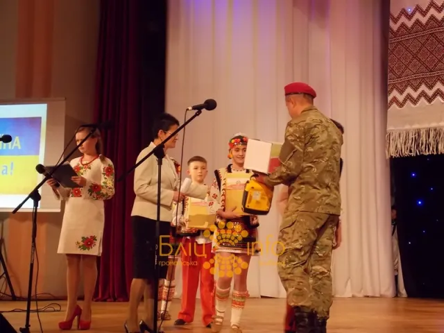 В обласній філармонії відбувся благодійний концерт «Так, я люблю Україну!» (Фоторепортаж) — фото 9