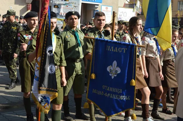 В Івано-Франківську відбулася урочиста хода з нагоди свята Покрови (Фоторепортаж) — фото 6