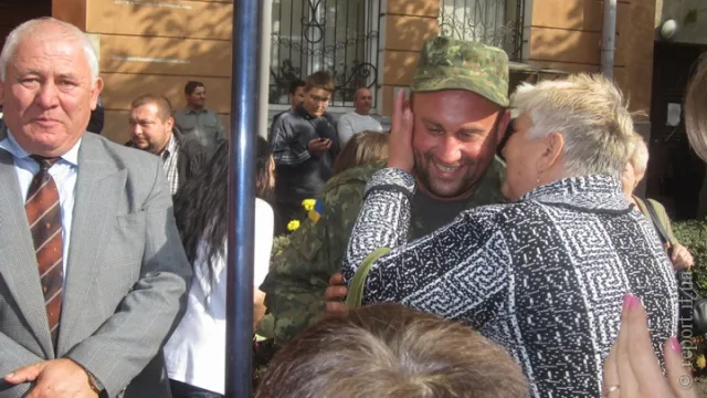 В Івано-Франківськ повернулись 95 бійців, які більше місяця воювали у зоні АТО (Фоторепортаж) + (Відео) — фото 6