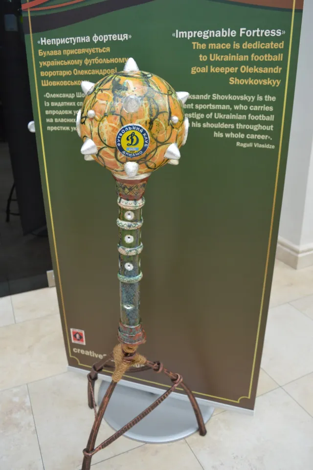 В Івано-Франківську відкрилася виставка унікальні булав від грузинського драматурга Рагулі Власідзе (Фоторепортаж) — фото 1