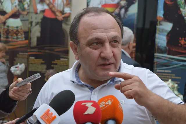 В Івано-Франківську відкрилася виставка унікальні булав від грузинського драматурга Рагулі Власідзе (Фоторепортаж) — фото 4