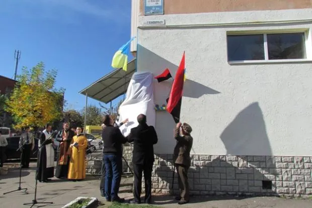 В неділю відкрили й освятили меморіальну дошку Євгену Коновальцю (Фоторепортаж) — фото 1