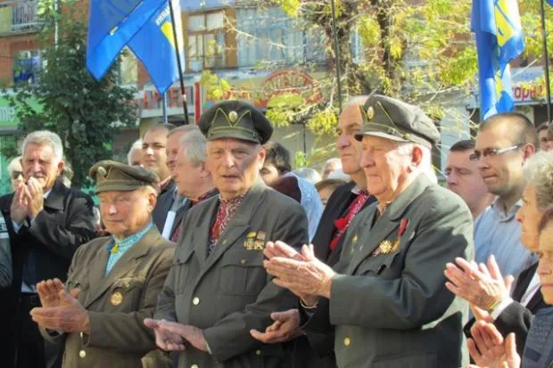 В неділю відкрили й освятили меморіальну дошку Євгену Коновальцю (Фоторепортаж) — фото 4