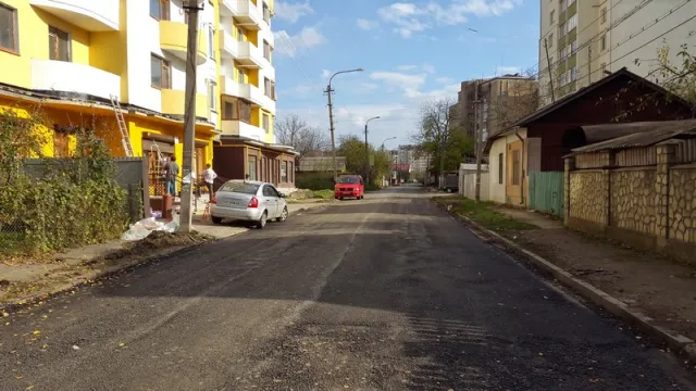 В Франківську ремонтують «Богом забуті вулички» (Фото) — фото 1