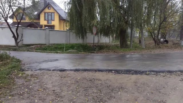 В мікрорайоні Опришівці мешканці своїм коштом зробили дорогу (Фото) — фото 2