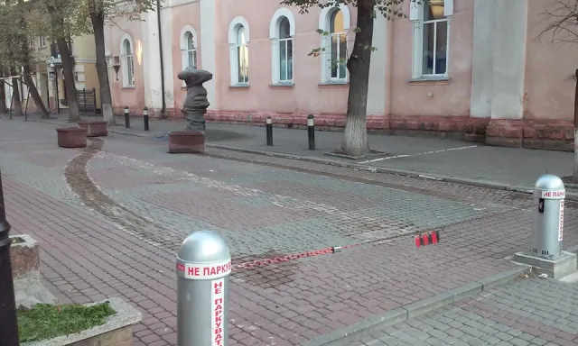 Авторагулі вирішили, що квітники зайві, тому вони їх розсунули — фото 1