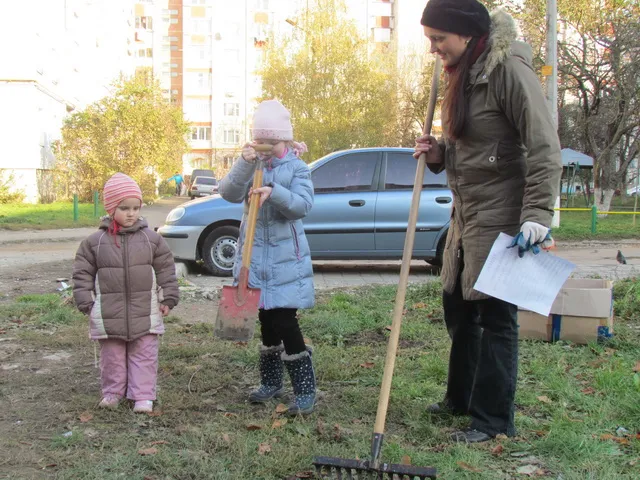 Іванофранківці взялися за лопати, щоб боротись із забудівниками генделика (Фоторепортаж) — фото 6