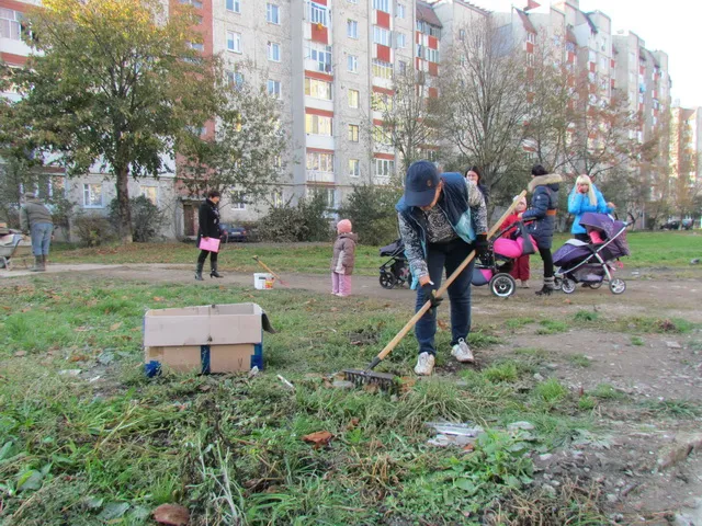 Іванофранківці взялися за лопати, щоб боротись із забудівниками генделика (Фоторепортаж) — фото 7