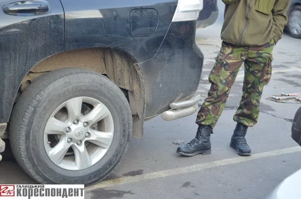 Громадські активісти спробували виховати суддю, який припаркувався на тротуарі (Фоторепортаж) + (Відео) — фото 6