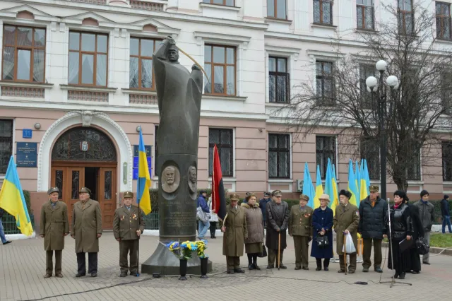 В Івано-Франківську урочистою ходою відзначили день створення ЗУНР (Фоторепортаж) — фото 8