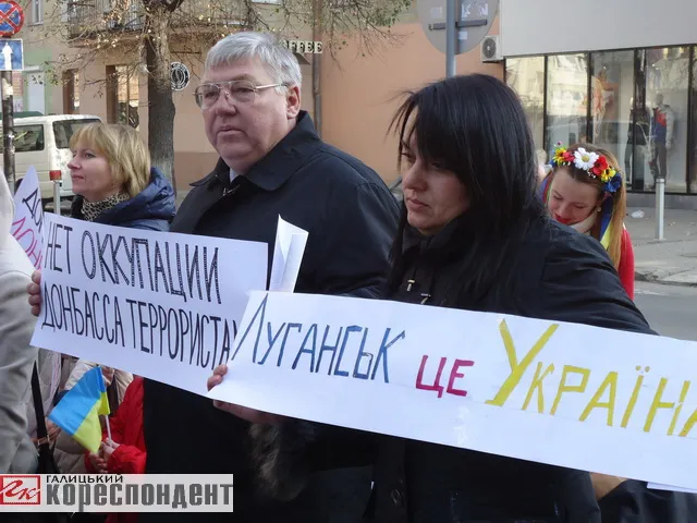 В Івано-Франківську переселенці з Донецької та Луганської областей, протестували проти «виборів» на сході (Фоторепортаж) — фото 1