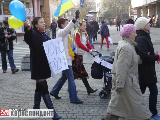 В Івано-Франківську переселенці з Донецької та Луганської областей, протестували проти «виборів» на сході (Фоторепортаж) — фото 4
