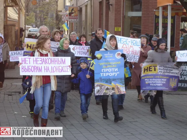 В Івано-Франківську переселенці з Донецької та Луганської областей, протестували проти «виборів» на сході (Фоторепортаж) — фото 5
