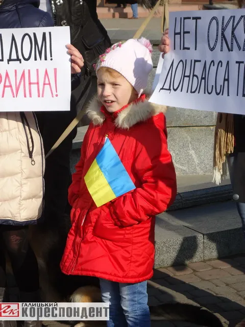 В Івано-Франківську переселенці з Донецької та Луганської областей, протестували проти «виборів» на сході (Фоторепортаж) — фото 7