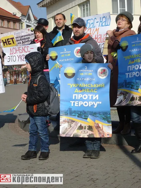 В Івано-Франківську переселенці з Донецької та Луганської областей, протестували проти «виборів» на сході (Фоторепортаж) — фото 8