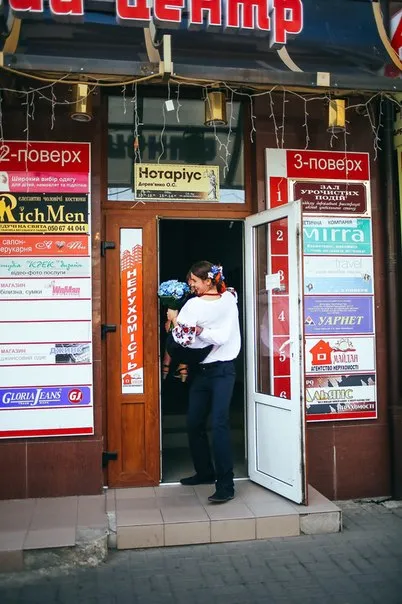 Молодятам доводиться брати шлюб у торговому центрі? — фото 1