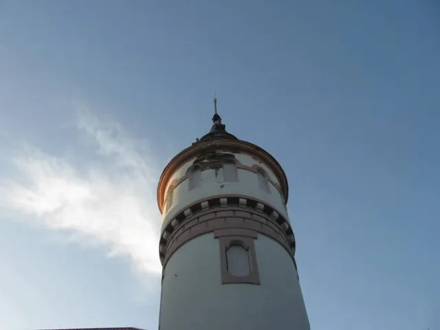 В Івано-Франківську продовжують обвалюватись фасади. Стає небезпечно ходити вулицями міста (Фото) — фото 2