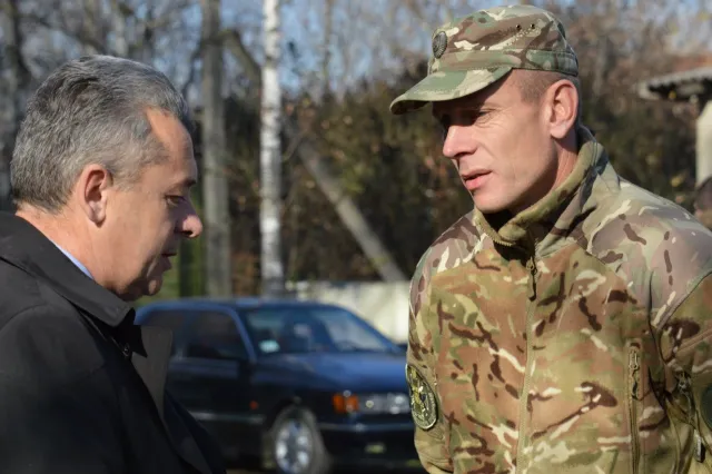 Анушкевичус передав бійцям військової частини 1241 карету швидкої медичної допомоги (Фоторепортаж) — фото 7