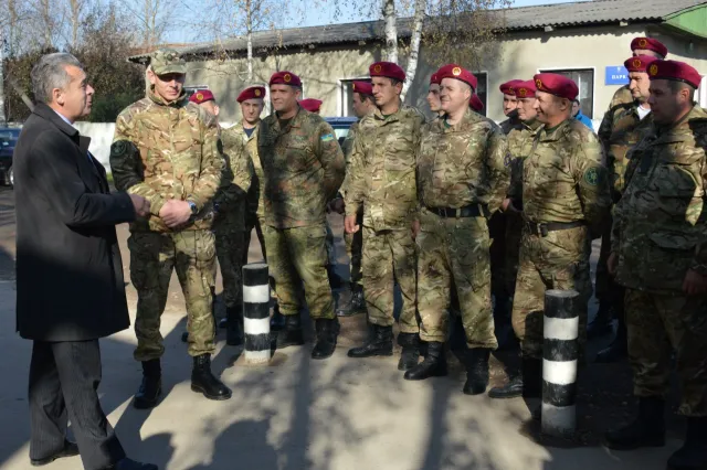 Анушкевичус передав бійцям військової частини 1241 карету швидкої медичної допомоги (Фоторепортаж) — фото 8